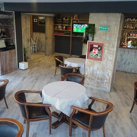 פלוייסטי Hotel Nord מראה חיצוני תמונה